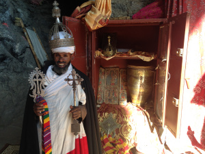 priests-monks-and-a-nun-of-the-ethiopian-orthodox-tewahedo-church-tired-road-warrior-1425115182k4n8g