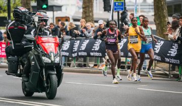 Tigst Assefa running in a major marathon