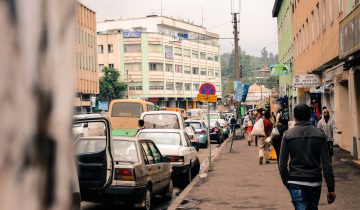 A busy street in Piassa, Addis Ababa, August 25, 2015 (Nebiyu.s / Wikimedia Commons, CC BY-SA 4.0). This photo is not the Alliance Ethio-Française gallery, not Mulu Legesse’s paintings, and not the October 8 opening.