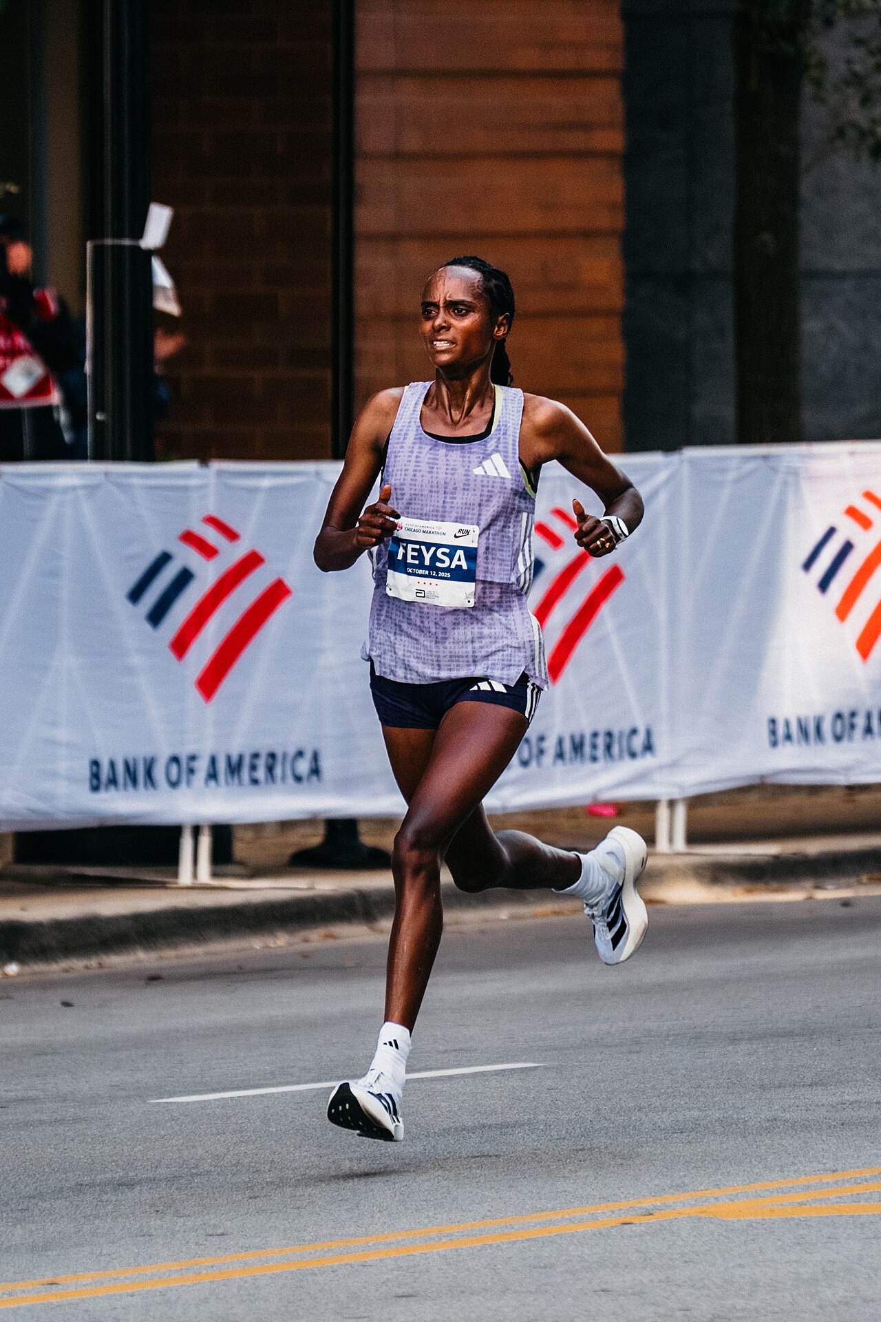 Hawi Feysa at mile 25 of the Chicago Marathon on her way to her first title, Chicago, United States, October 12, 2025 (Photoguy1212 / Wikimedia Commons, CC0) [file photo]
