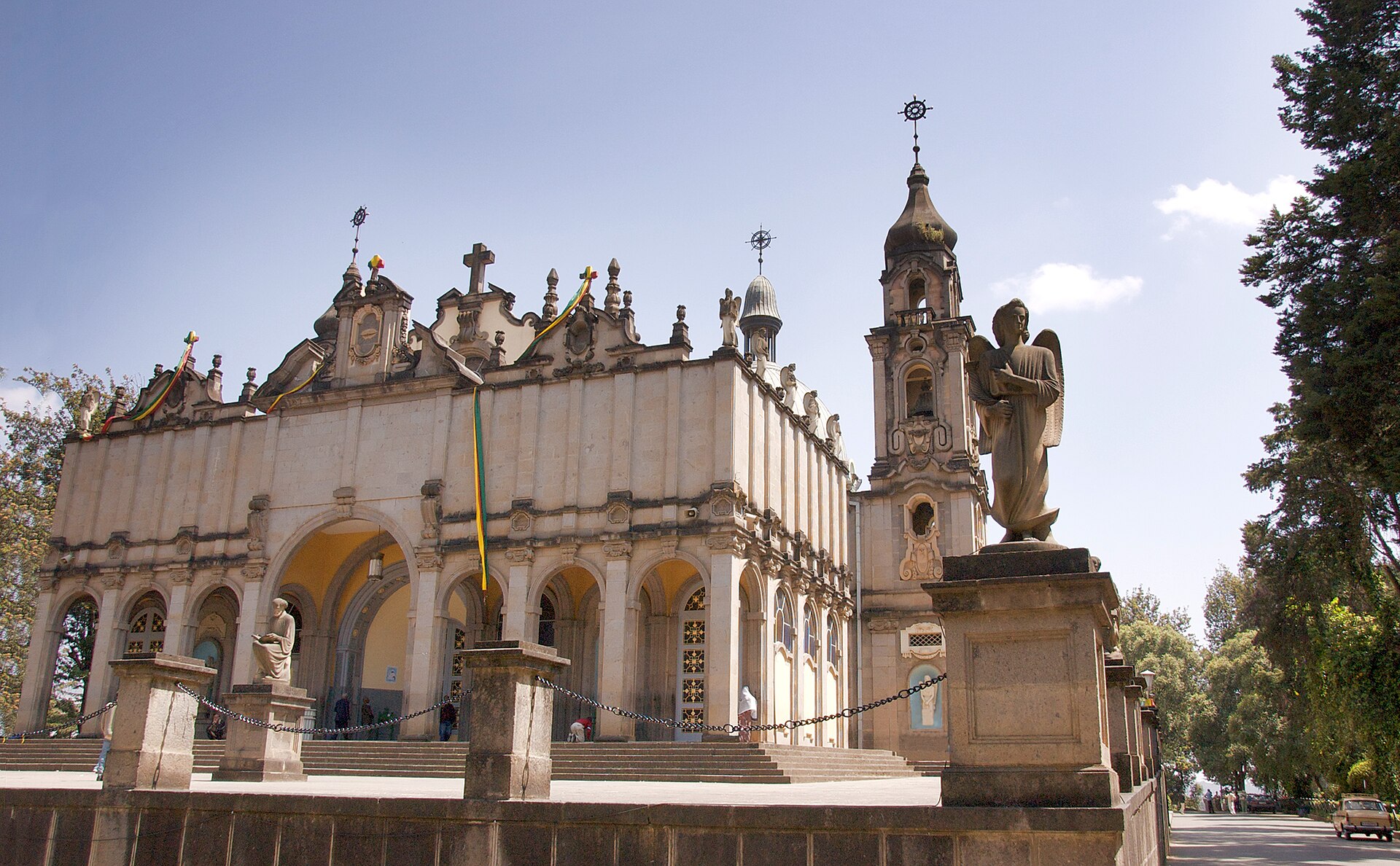 Holy Trinity Cathedral in Addis Ababa, where Madingo Afework was buried in September 2022, photographed in November 2007 (A. Davey / Wikimedia Commons, CC BY 2.0) [file photo]